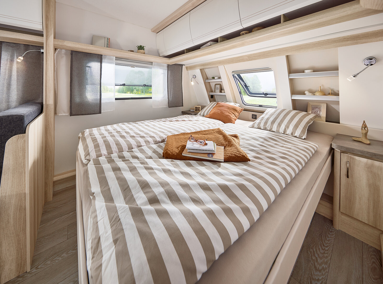 Queensbett im Hobby DE LUXE 460 SFf der Saison 2027